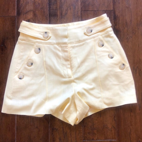 Veronica Beard Pine Short in Soft Yellow Linen